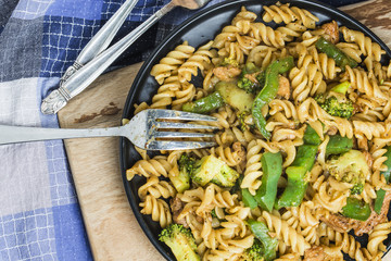 Black pepper pork pasta