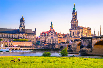 Obraz premium Summer view of the Old Town architecture with Elbe river in Dresden, Saxony, Germany