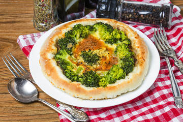 Beef pizza, broccoli