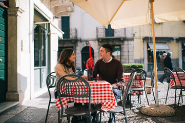 coppia a pranzo