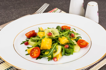 Fruit and vegetable salad with arugula
