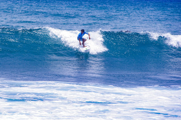 Man surfs on the waves