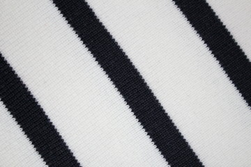текстура вязаной ткани с полосатым рисунка , белого и черного цвета     
