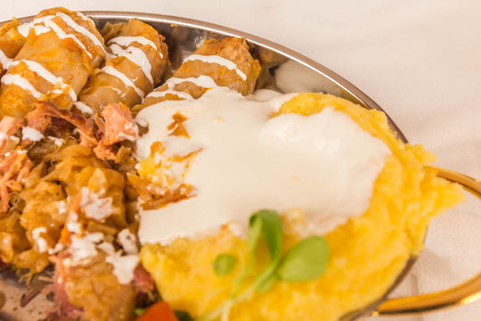 Typisch rum&auml;nisch: Krautroulade und Polenta