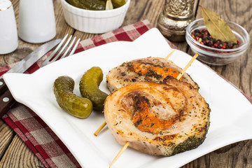 Medallions of meat, cooked on the grill