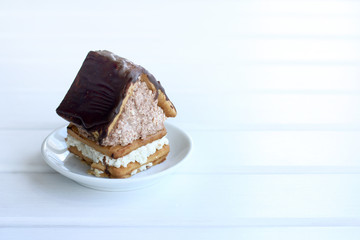 the most delicious house/ Small edible house made of biscuits and chocolate