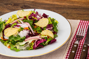 Fresh salad mix with ham and chips