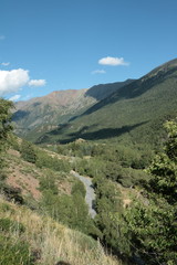 Fototapeta na wymiar Vallée du Carol et massif du Carlit dans les Pyrénées Orientales, France 