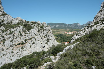 Paysage du Fenouillèdes dans les Pyrénées orientales, France