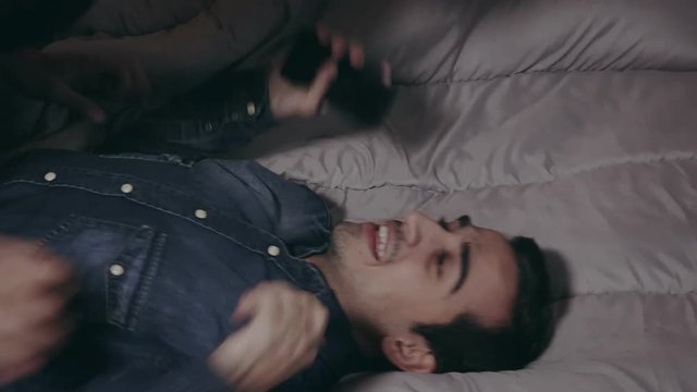 The violent love between a gay couple: the strong quarrel and the kiss