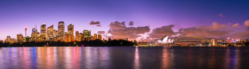 Fototapeta na wymiar Sydney Opera House and Sydney Harbour Bridge illuminated at dusk