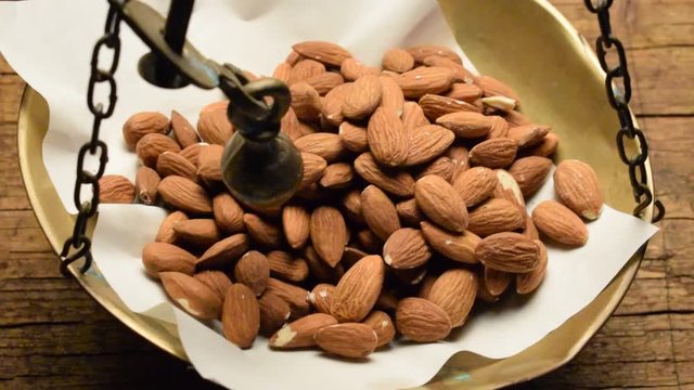 M&egrave;nnula Ametlla Almendras sin c&aacute;scara Mandorle sgusciate Amande Mandle Almond plod &Alpha;&mu;ύ&gamma;&delta;&alpha;&lambda;&omicron; Almonds Amandel Migdały noot Mandorla አልመንድ 