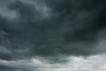 Crédence de cuisine en verre imprimé Ciel Ciel sombre et nuages noirs avant la pluie, nuage noir dramatique et orage