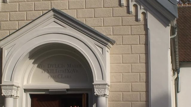 Wallfahrtskirche Maria Fieberbr&uuml;ndl (vertikaler Kameraschwenk)