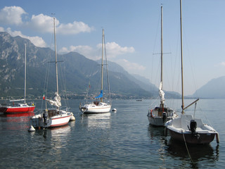 Fototapeta na wymiar Sailing boats on Lake Como, Italy
