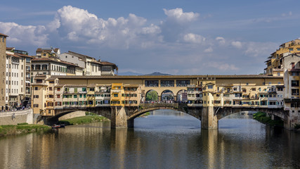Obraz premium Superb view of the famous Ponte Vecchio bridge from Ponte Santa Trinita, against a picturesque sky, historic center of Florence, Italy