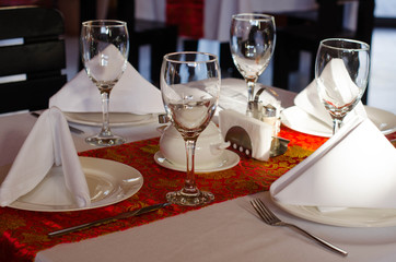 Empty glasses in restaurant