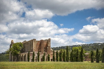 Ruiny starego kościoła w Toskanii