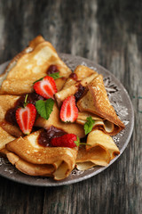 Crispy pancakes with strawberries