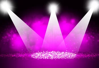 Photo sur Plexiglas Lumière et ombre Spectacle de mise au point sur scène avec un arrière-plan violet foncé brillant bokeh.