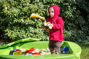 Spielzeug im Sandkasten