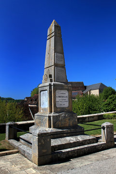 Monument aux morts de B&eacute;taille.(Lot)