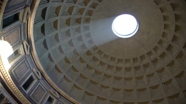 rotating shot of ceiling in the pantheon