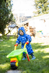 Spielzeug im Garten