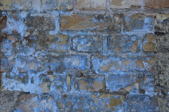 Eine Steinmauer mit blauer Farbe