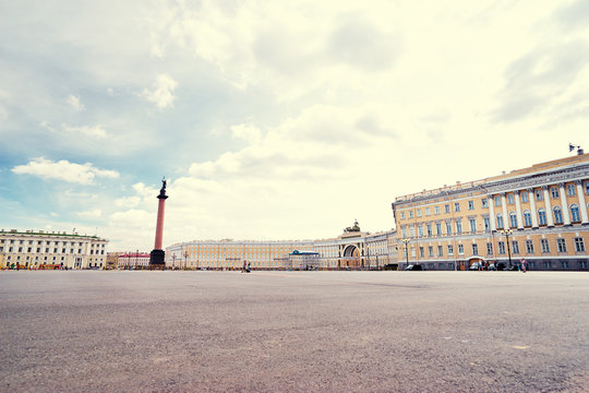 Russia, Saint-Petersburg, Palace Square at day time, Winter Palace, Hermitage, Alexander Column.