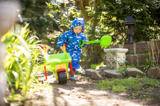 im Garten schuften