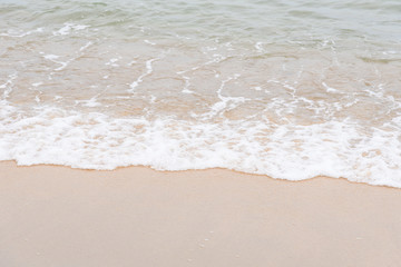 Fototapeta na wymiar Ocean waves exhausted on the beach.