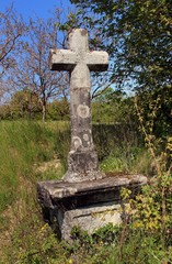 Croix en pierre à Curemonte (Corrèze)