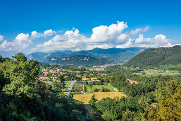 Fototapeta na wymiar Italian hilltop view from the top of the mountain