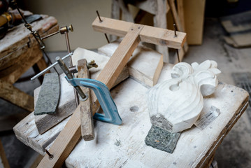 Herramientas del escultor en su taller