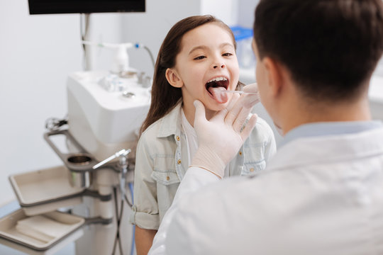 Язык врачей по фото Throat Exam Изображения: просматривайте стоковые фотографии, векторные изображен