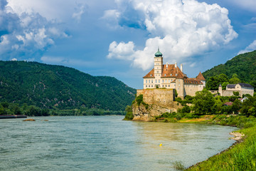 Schloss Schonbühel an der Donau
