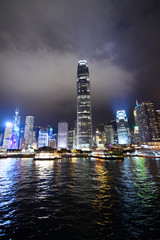 Obraz premium Hong Kong at night, from the sea