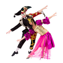 carnaval dansers team een masker dansen, geïsoleerd op wit in volle lengte.
