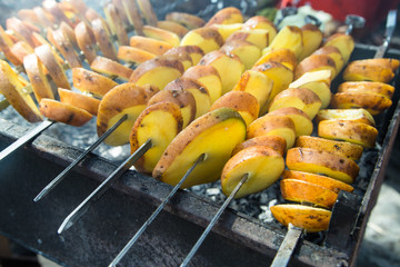 potato . Grilled potatoes in the open air 