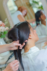 Obraz na płótnie Canvas Hairdresser styling client's hair