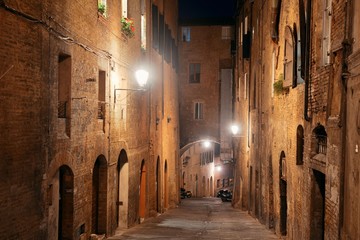 Fototapeta na wymiar Siena street night view