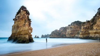 Praia Dona Ana, Küstenlandschaft bei Lagos Algarve, Portugal 