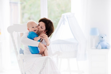 Obraz na płótnie Canvas Mother and baby in bedroom