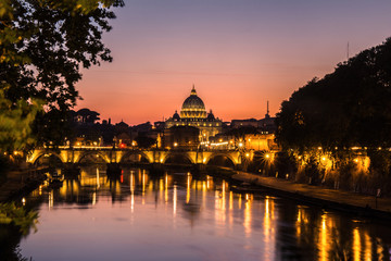 Fototapeta na wymiar Sunset Petersdom - Vatikan