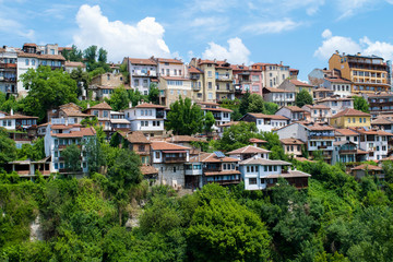 Obraz premium Houses on the hillside of Veliko Tarnovo, Bulgaria