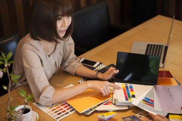 Fototapeta premium Women are holding product planning meetings