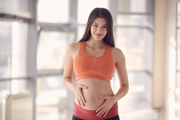 Fototapeta na wymiar beauty Pregnant fit woman