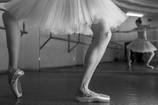 Long legs of ballerina in toeshoe