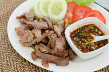 Charcoal-boiled pork neck
